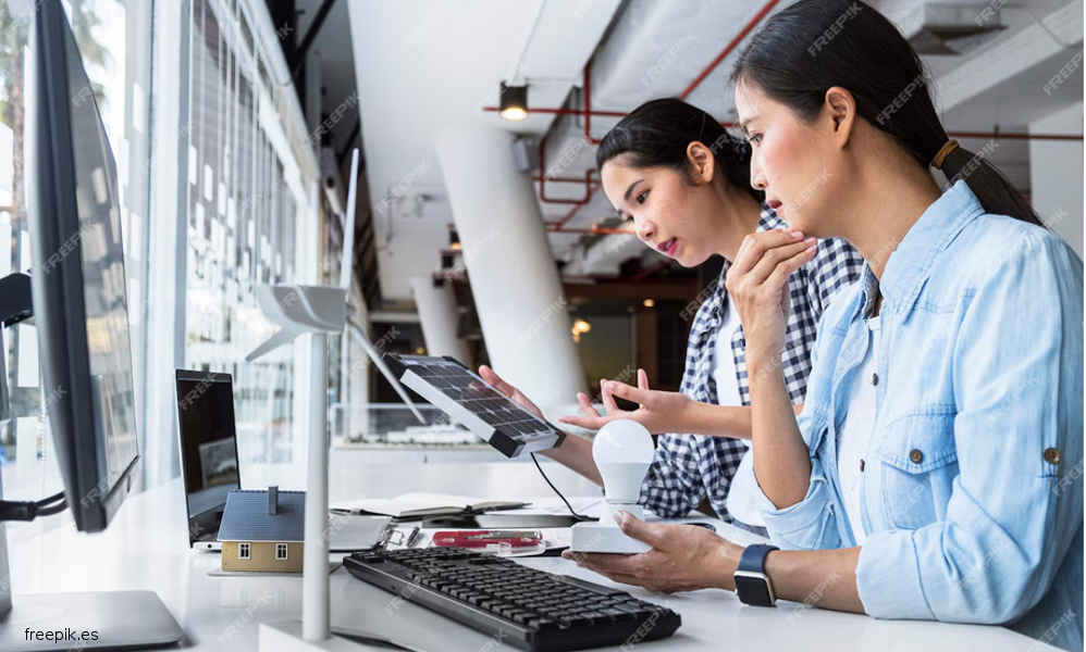 Mujeres especialistas TIC en España en descenso - Las encuestas